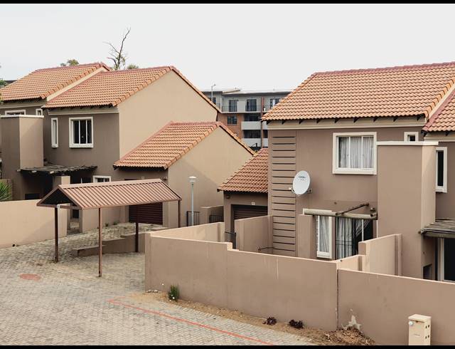 2 BEDROOM TOWNHOUSE FOR SALE IN HALFWAY GARDENS